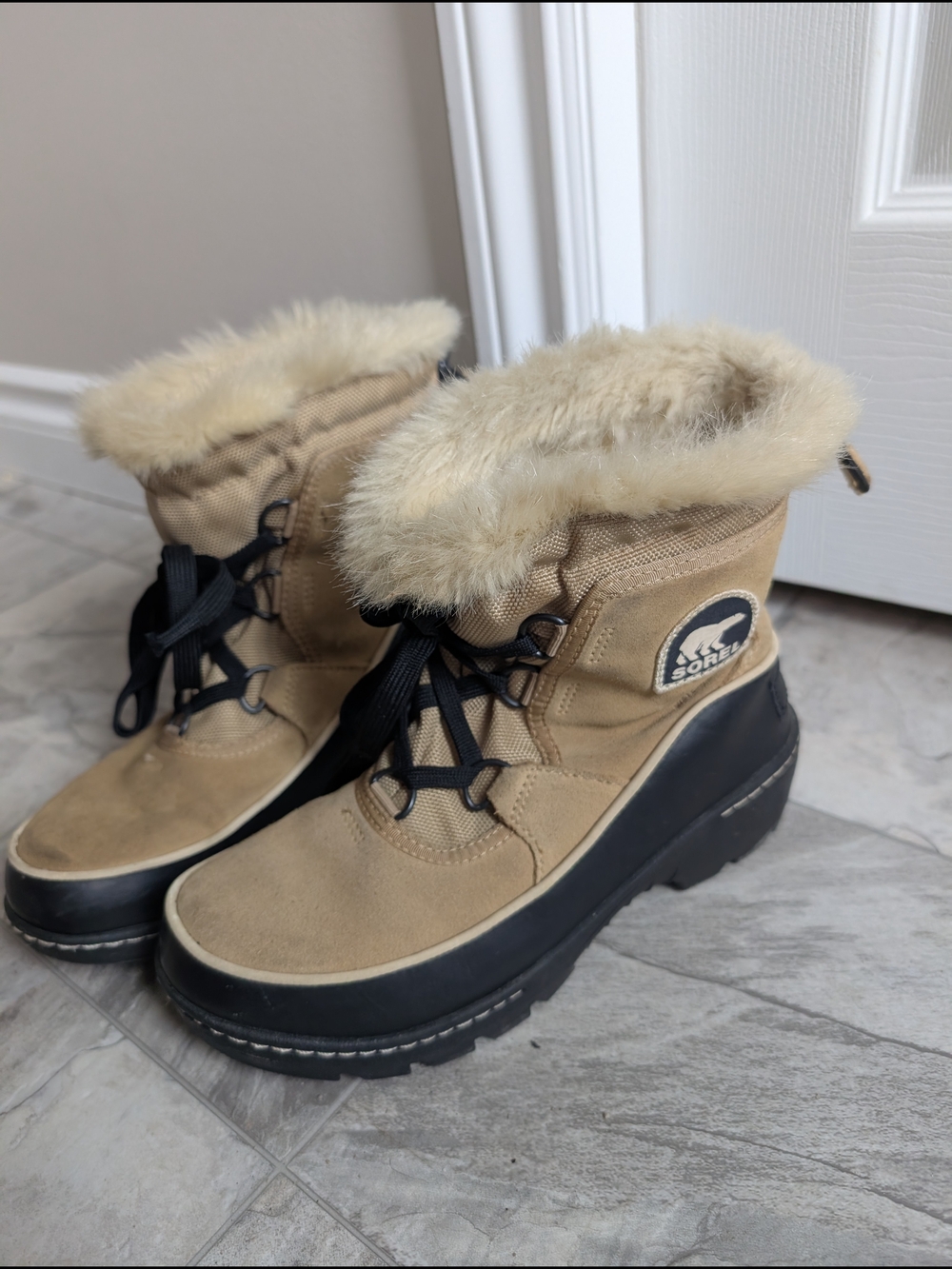 Sorel Women's Tan Faux-Fur Lace-Up Winter Boots